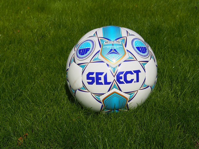 逆转大胜!库里21中7,布朗18+7,湖人很无奈:西部前五不稳了.